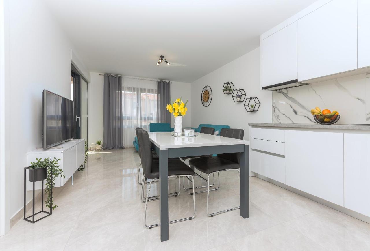 Apartment Ema Makarska Esterno foto